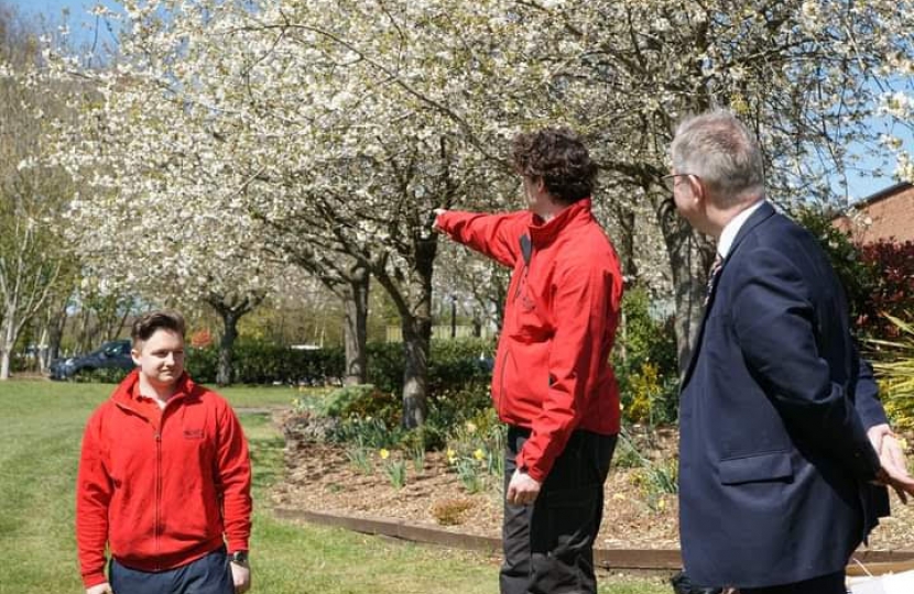 MichaelGove talking to Harry Cooper and Nicholas Sellwod